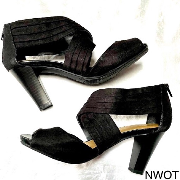 attention Shoes - ATTENTION women’s heeled sandals  (jenna) black size5  NWOT